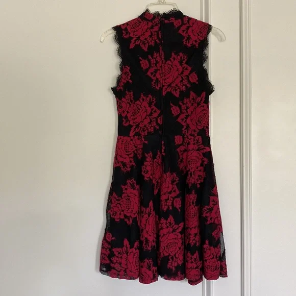 Black and red floral lace dress - Picture 2 of 4